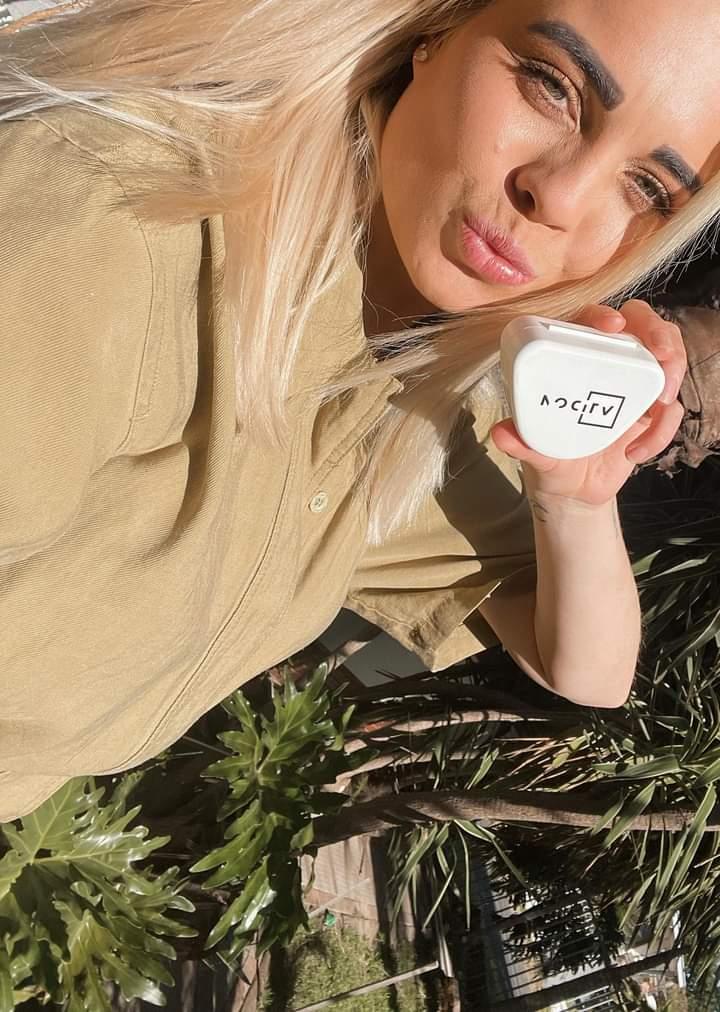 Customer holding Alidon aligner 